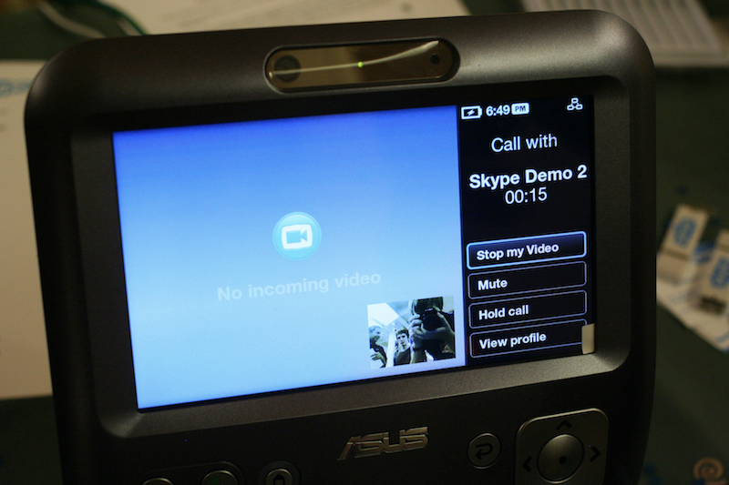Illustration for article titled Hands On: Asus's AiGuru SV1 Grandma-Friendly Skype Videophone